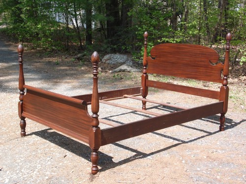 Vintage Federal Style Mahogany Pineapple 1/2 Poster Full Double Size Bed Frame