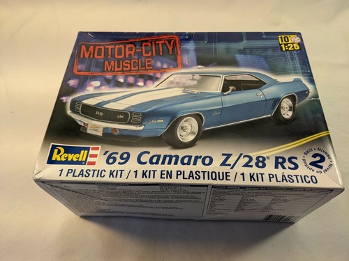 Revell 1969 Z-28 Camaro RS 1:25　カマロ Revell 1:25 Scale 1969 Chevrolet Camaro Z/28 RS Blue Model
