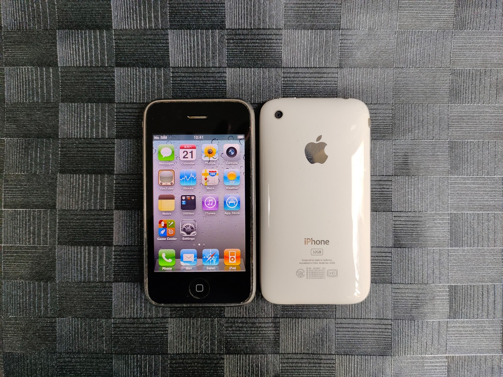 Apple iPhone 3GS(iPhone 3rd gen) 8/16/32GB Black/White Apple iPhone 3GS(iPhone 3rd gen) 8/16/32GB Black/White