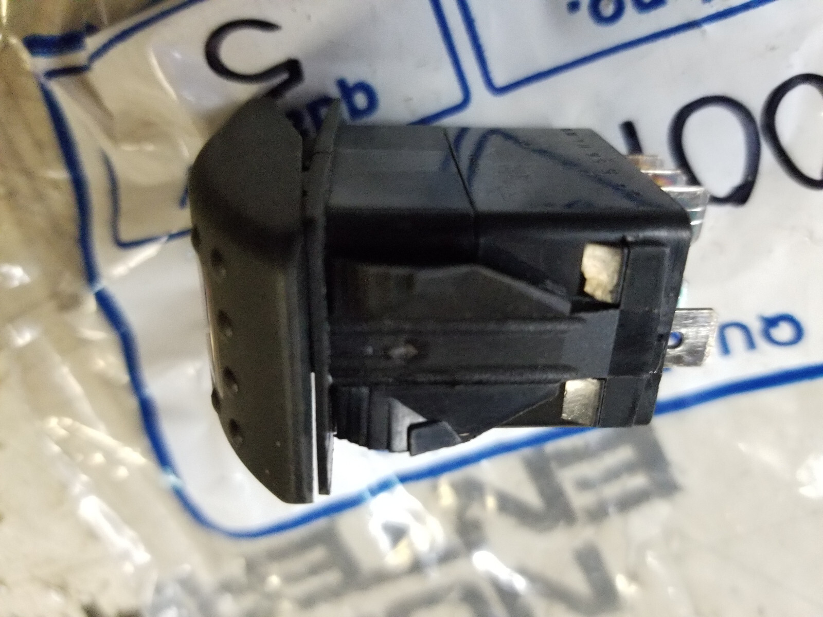 1001090459 JLG ROCKER SWITCH - Picture 3 of 6