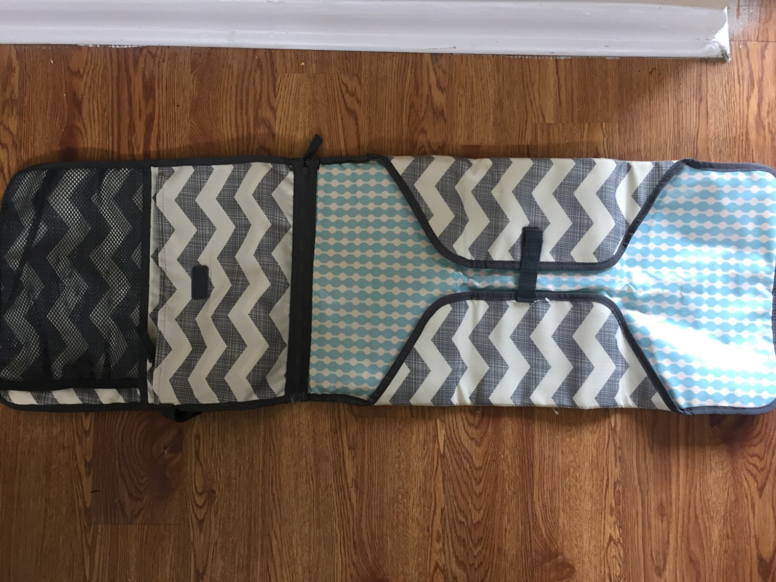 Skip Hop Pronto Changing Station Diaper Wipes Clutch Chevron EXCELLENT CONDITION