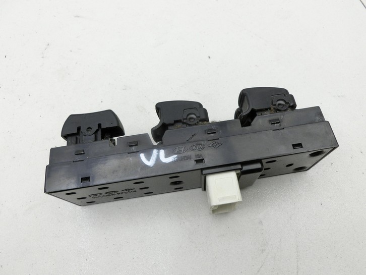 Hyundai Tucson JM 05-10 Fensterheberschalter Schalter Links Vorne Hyundai Tucson JM 05-10 17.03.2006 gebraucht Vorschau 4