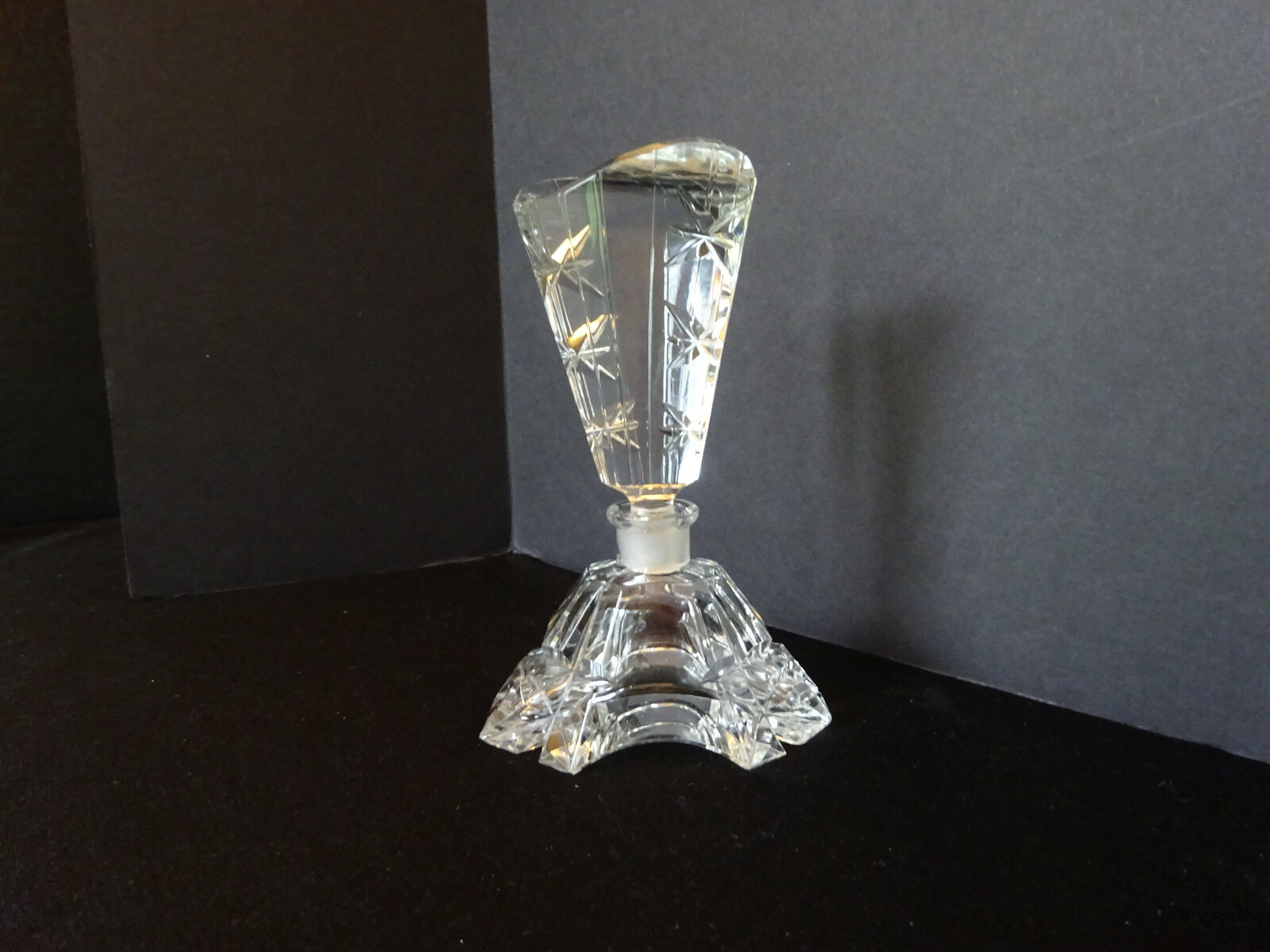 Very Pretty! Estate Vintage Faceted Cut Crystal Heavy Perfume Bottle Decanter