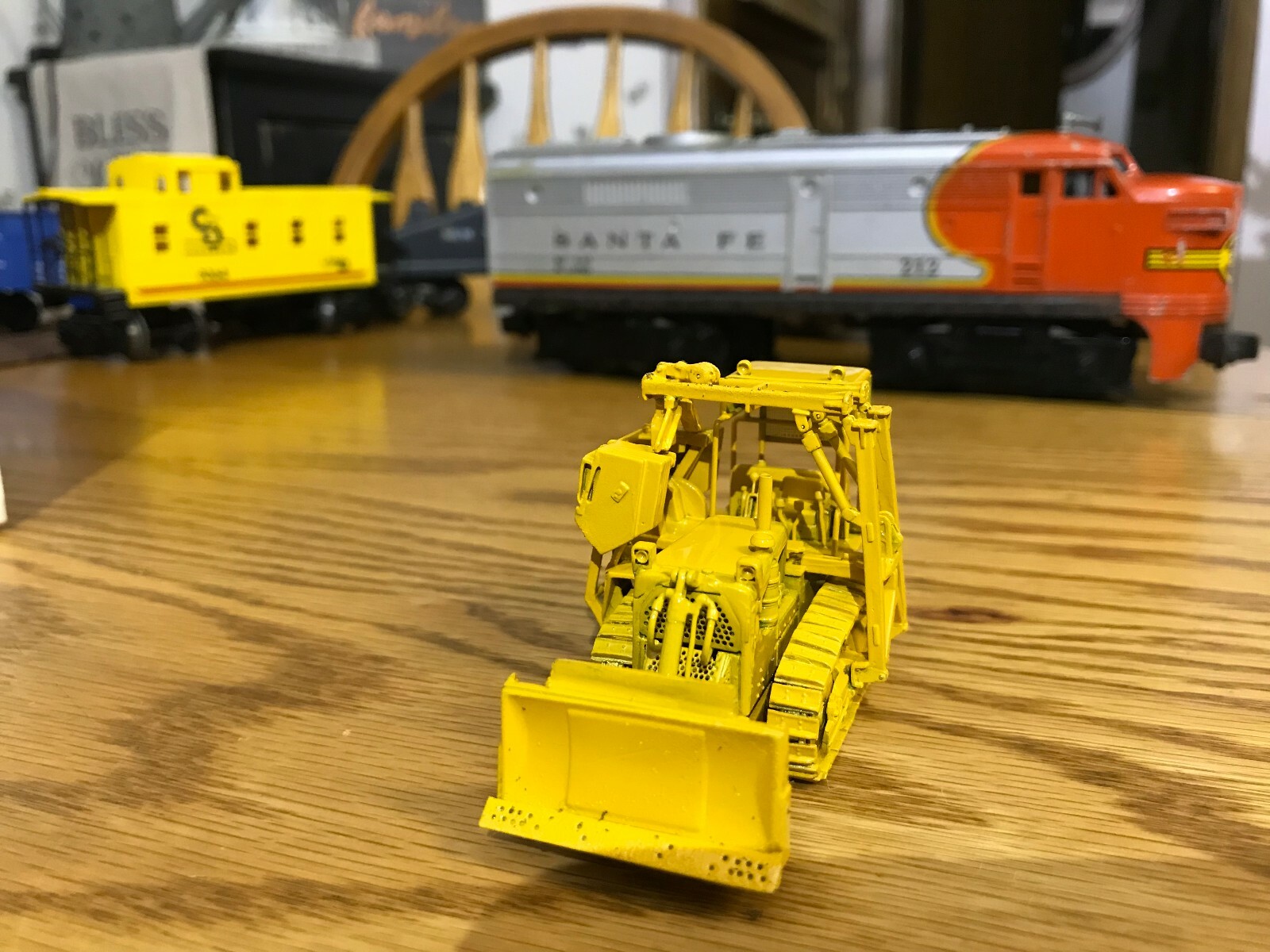 RARE OVERLAND MODELS HO BULLDOZER W/SIDE BOOM OMI-3377.1