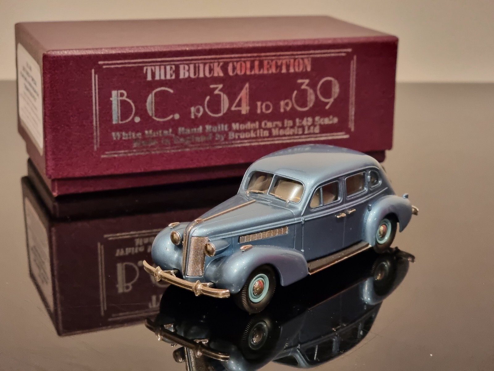 BROOKLIN MODELS NO.7 1934 ミニカー Brooklin Models 1:43 Scale #BRK 7 1934 Chryslrr Airflow 4 Dr