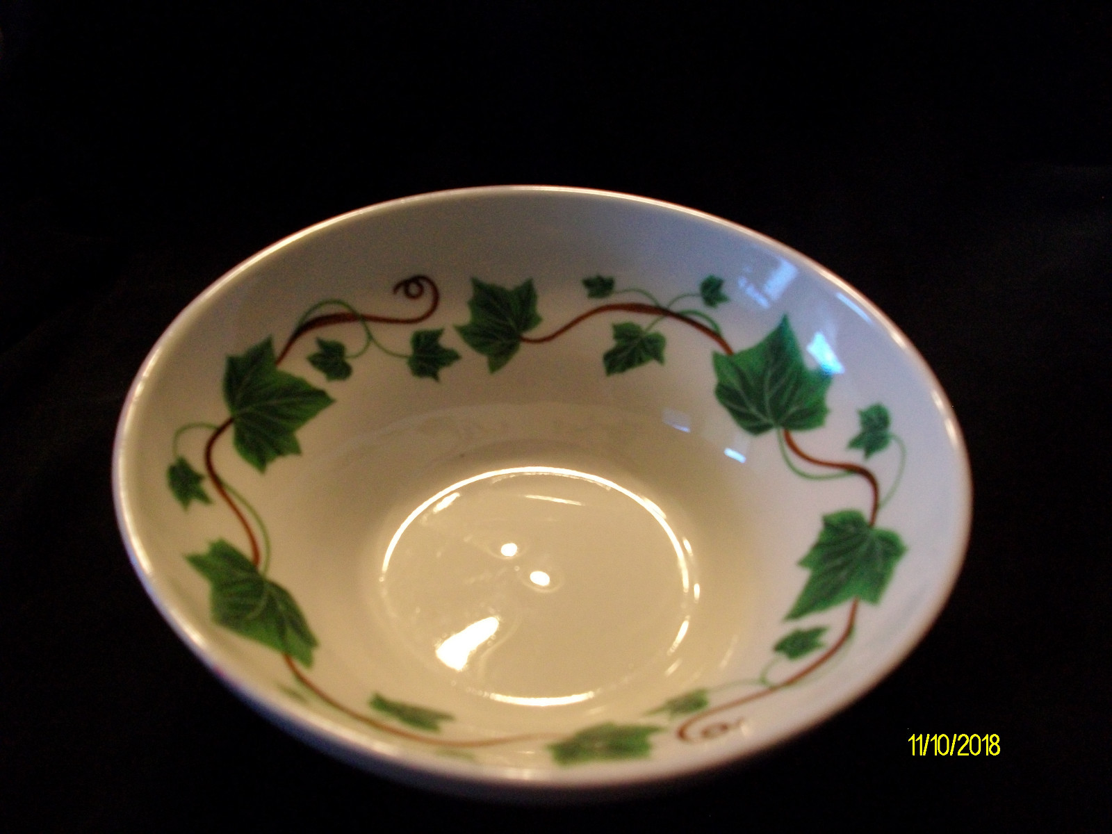 Iroquois Intaglio ivy pattern china-mugs/bowls