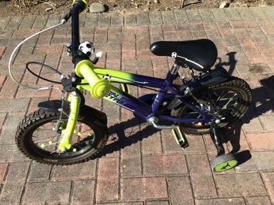 Apollo Claws Cycle with 14” wheels and fitted stabilisers