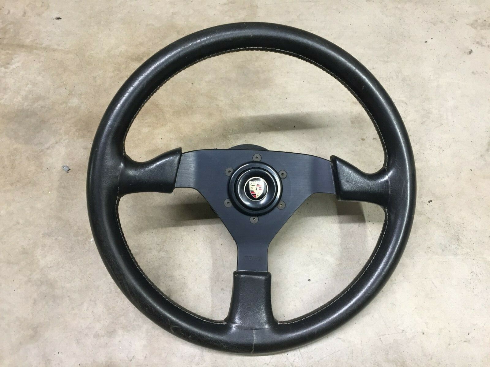 【中古美品★】momo ステアリング ハンドル 本体 V35 中古美品☆】momo ステアリング ハンドル 本体 V35