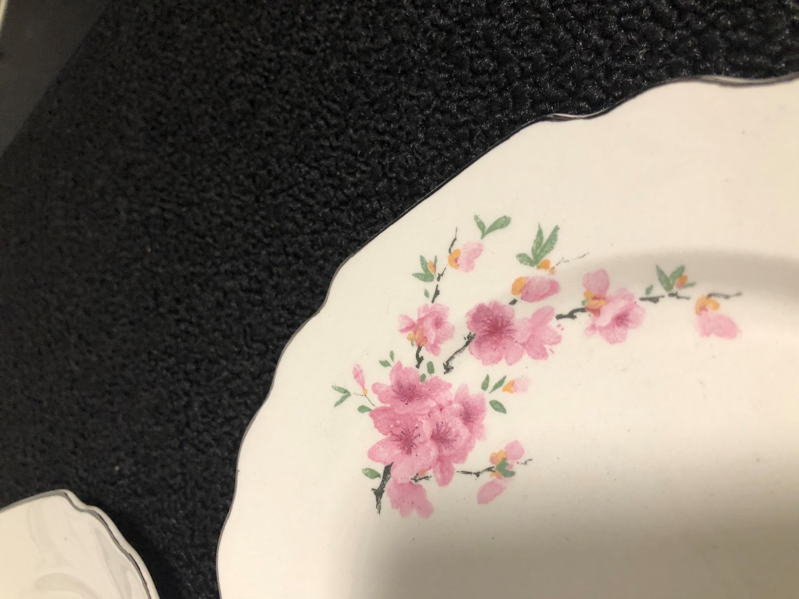 W S George White Lido Peach Blossom Platinum set of 2 dinner plates pre-owned