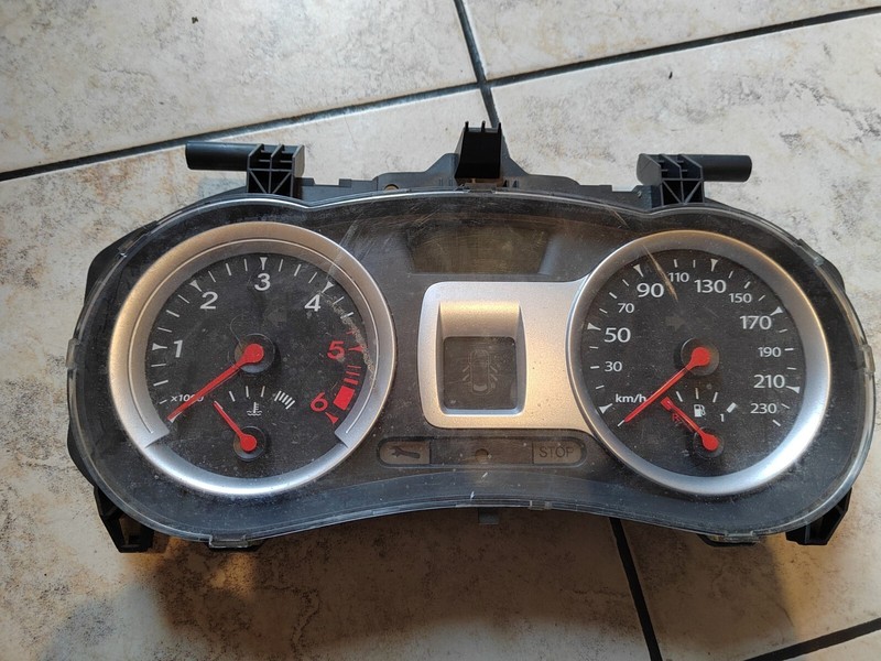 Compteur Renault Clio 3 8200821001d