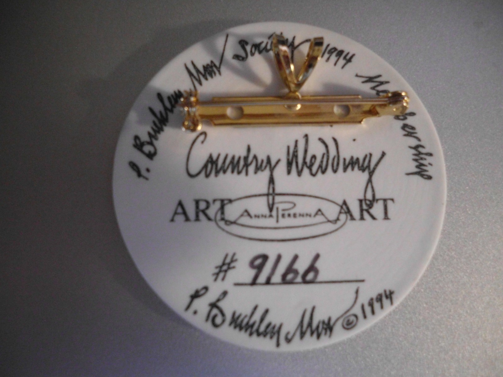 P BUCKLEY MOSS SOCIETY PORCELAIN PIN--PENDANT 1994 COUNTRY WEDDING  #9166