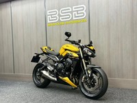 2024 24 TRIUMPH STREET TRIPLE RS 765 ABS - PEARL YELLOW - OHLINS - LOW MILES