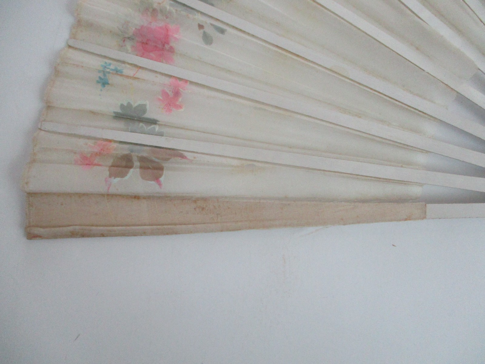 Antique Hand-Painted Silk Fan Ladies Hand Fan Chinese Floral Flowers Gilt Wood