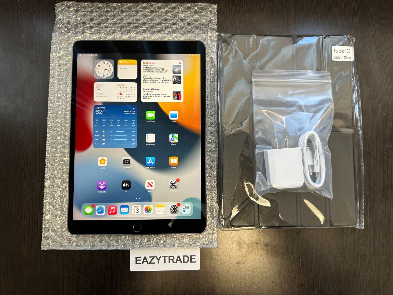 Apple iPad Air 3 Wi-Fi, 10.5in - 64GB 256GB - Gray Silver - Bundle - Daily Deal | eBay Apple iPad Air 3 Wi-Fi, 10.5in - 64GB 256GB - Gray Silver - Bundle - Daily Deal | eBay