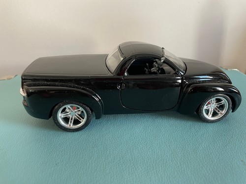 ミニカー Chevrolet SSR Concept Maisto 7.6” CHEVROLET SSR Concept 2000 Diecast Model BLACK