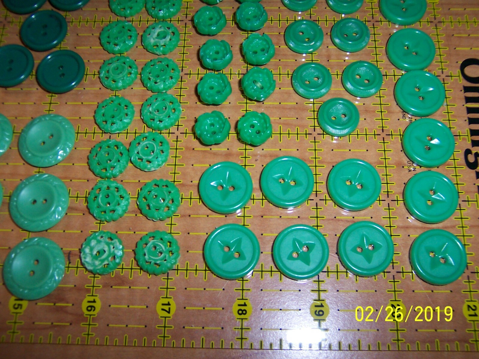 Vintage Lot of 89 Shades of Green & Green/blue Buttons NICE!!