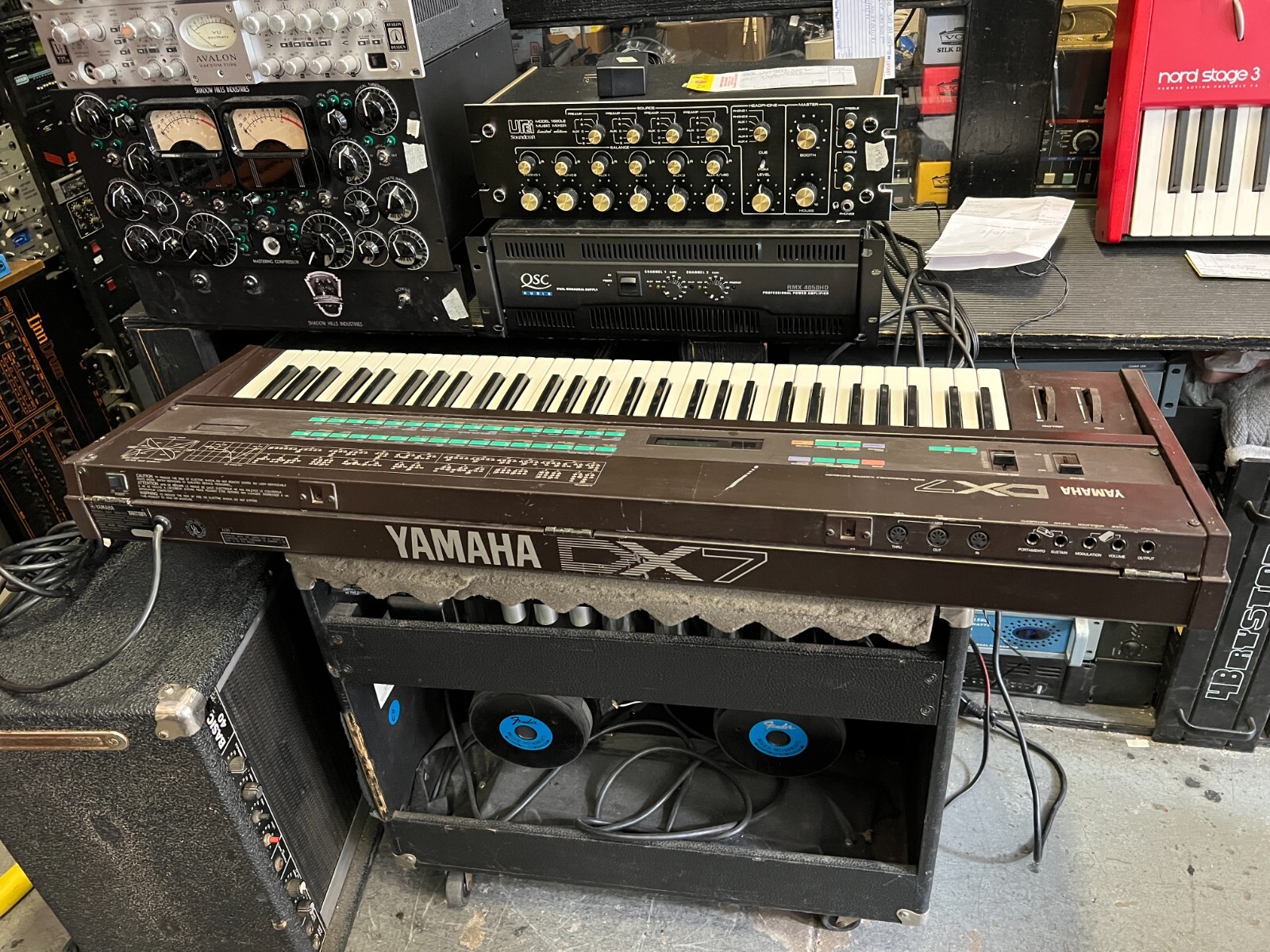 Original Yamaha DX7 Synthesizer 61 key keyboard DX7 Vintage Original Yamaha DX7 Synthesizer 61 key keyboard DX7 Vintage