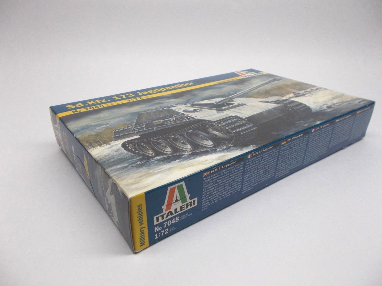 Italeri 1/72 Scale Model Kit WW-II German Jagdpanther Sd.Kfz.173 Tank Destroyer