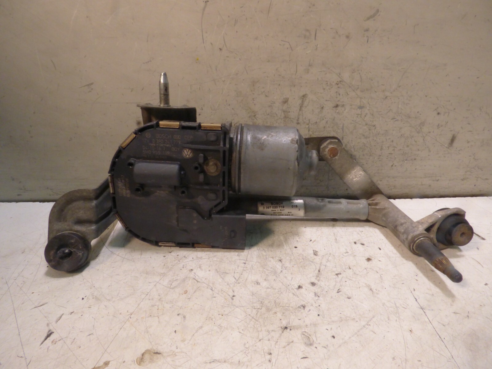 Motorino tergicristalli anteriore VOLKSWAGEN GOLF V PLUS 3397020719 0390241779