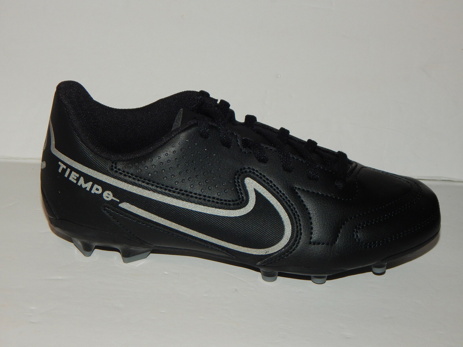 Nike Jr Legend 9 Club FG/MG Soccer Cleats DA1331-004 Size 6Y