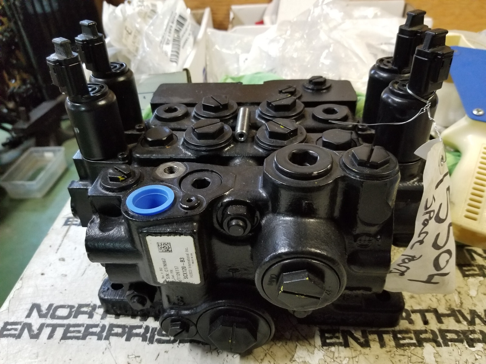 JCB HUSCO VALVE BLOCK ASSEMBLY , SCX120-B3, SX124B, T126117, 4 SPOOL - Picture 8 of 9