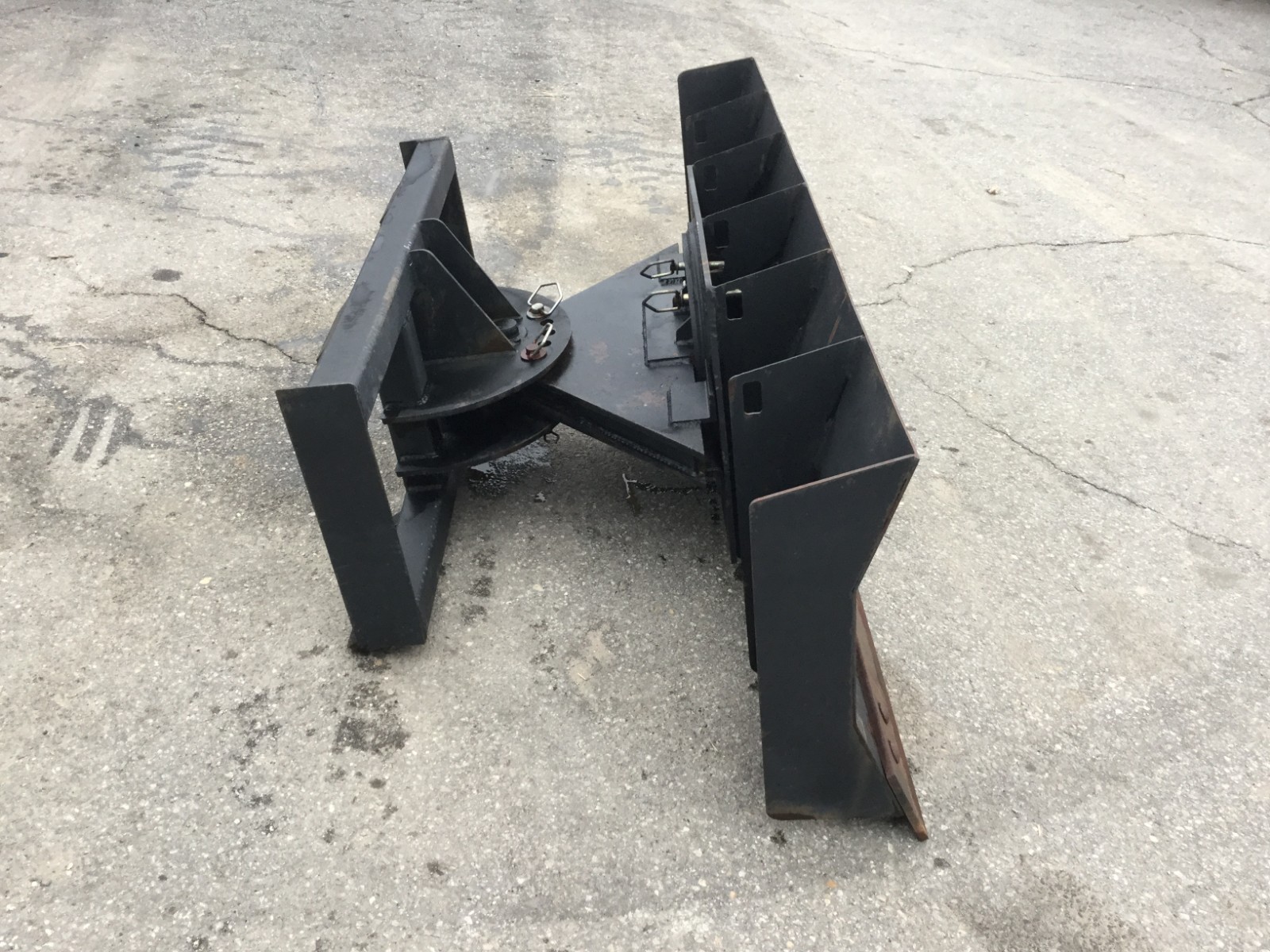 Unused Heavy Duty 6 FT Angle and Tilt Skid Steer Blade