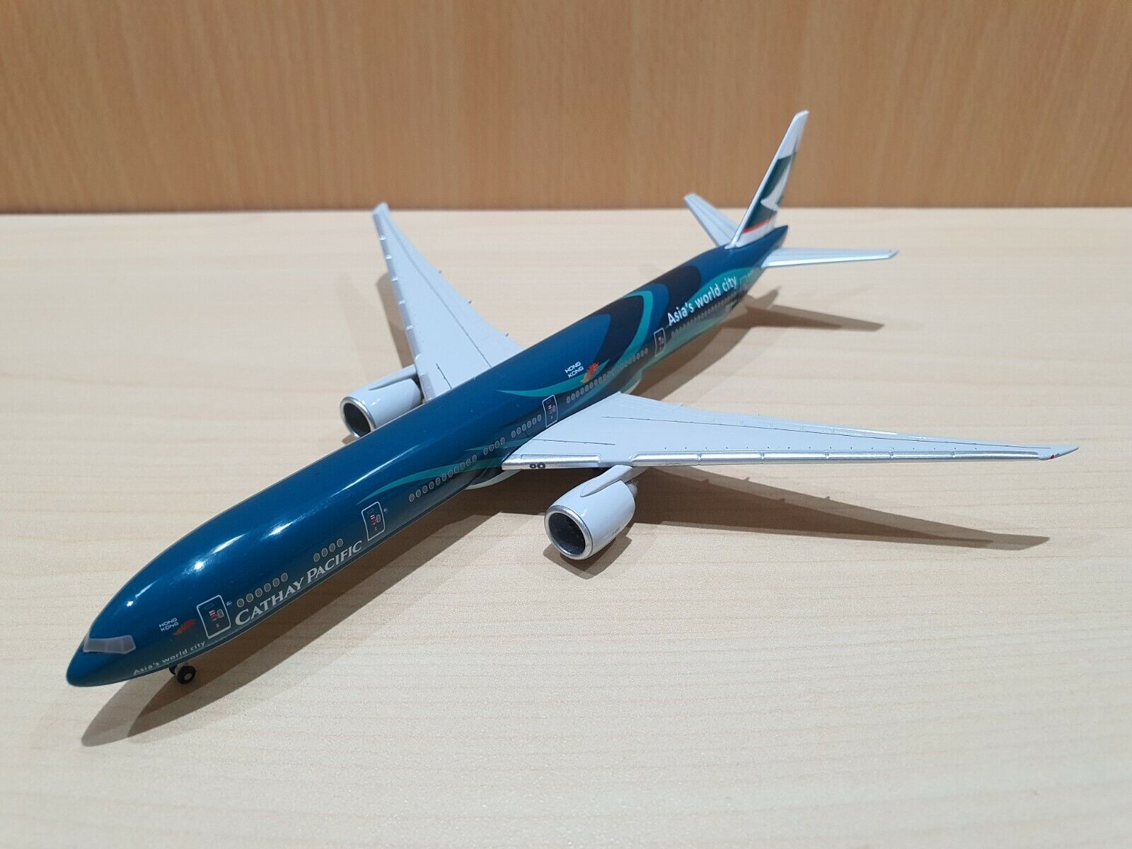 Herpa 1:400 Cathay Pacific Boeing 777-300ER Reg: B-KPF Herpa 1:400 Cathay Pacific Boeing 777-300ER Reg: B-KPF