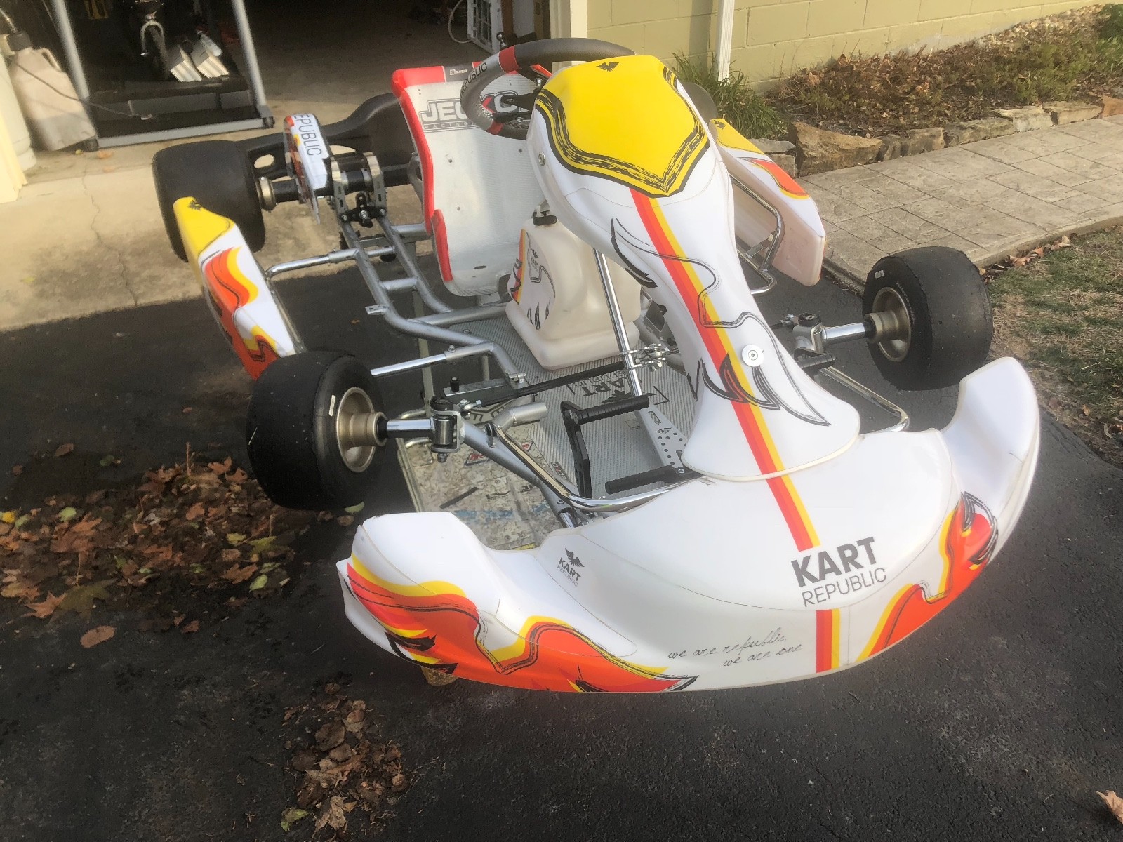2018 Kart Republic KR2 Racing Go Kart - 2 races - Exc Cond.  - Tag X30 OTK