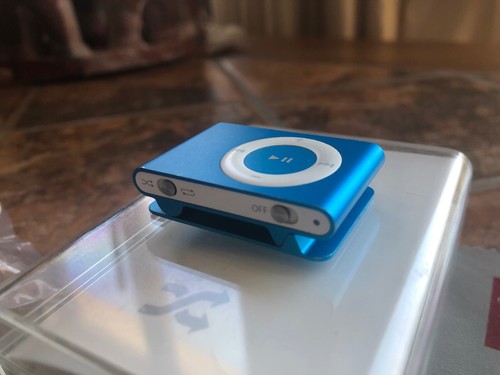 Apple iPod shuffle 2nd (2gb ) Blue (A1204) ~ * 277 Country Music Songs * ~ MiNT