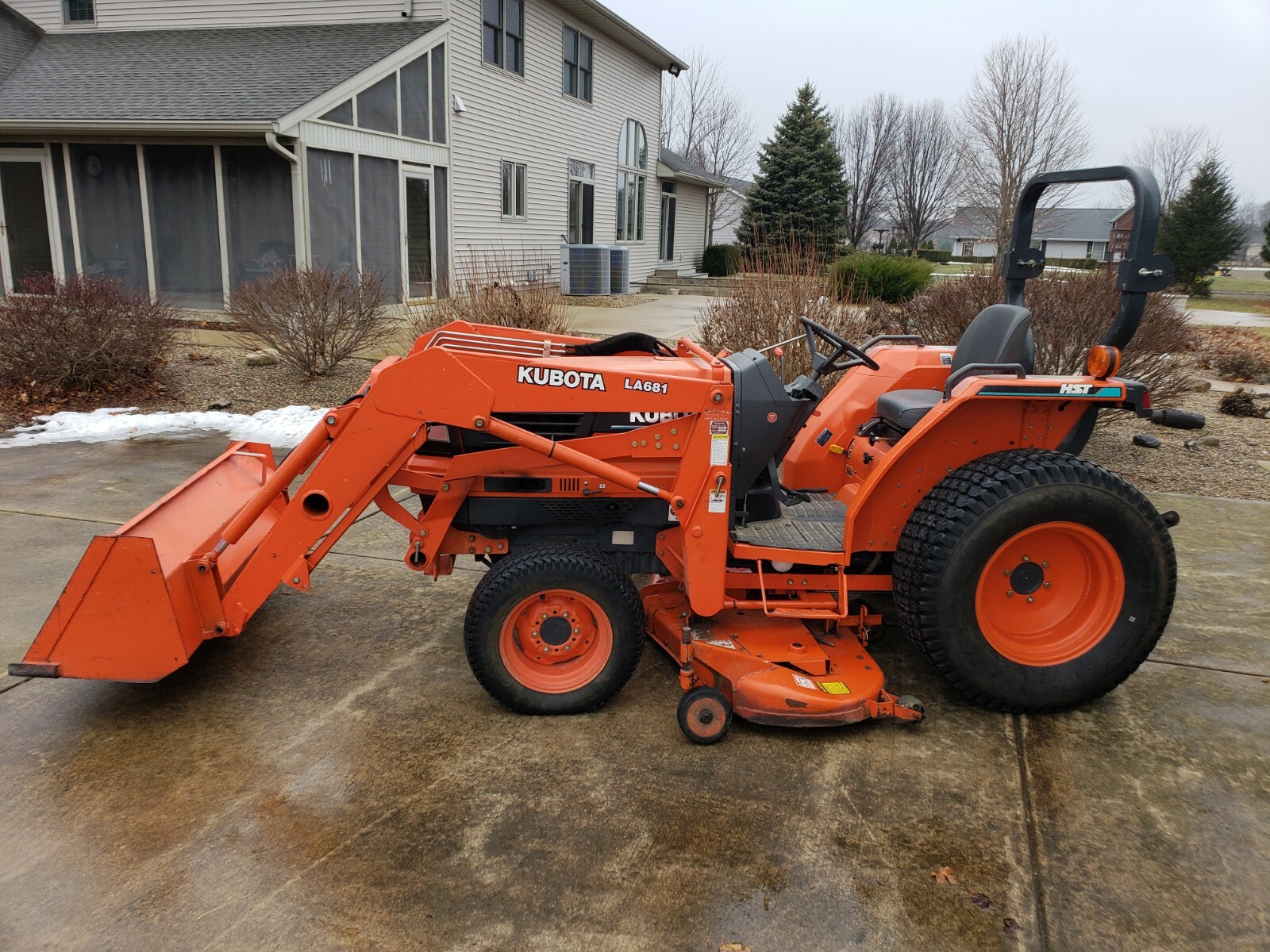 Kubota L3710 HST Tractor - 38HP with Loader and 72