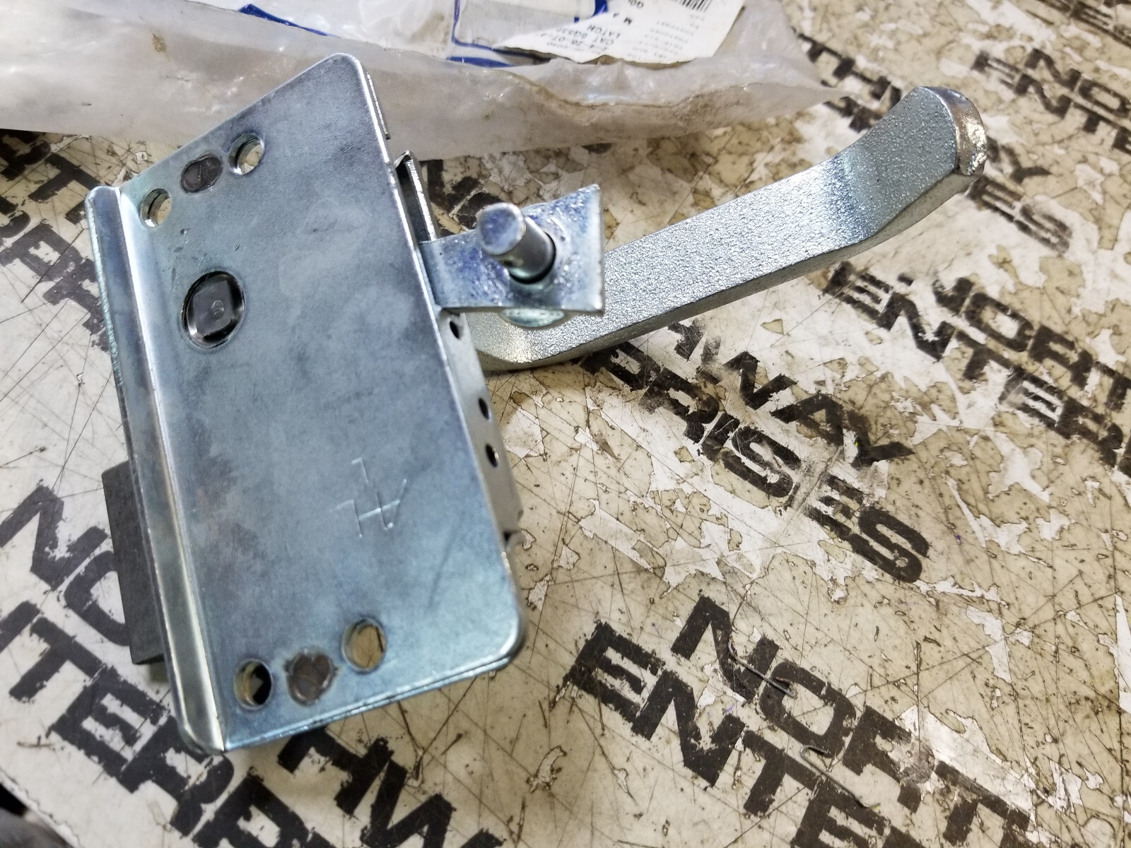 OEM CATERPILLAR 6G-5369 DOOR LATCH 6G5369 GRADER 12G 140G 130G 120G 14G 16G - Picture 3 of 6
