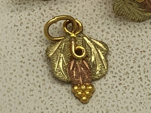 10k Black Hills Gold Landstrom Small Pierced Earrings & Pendant Set 1.2g Total