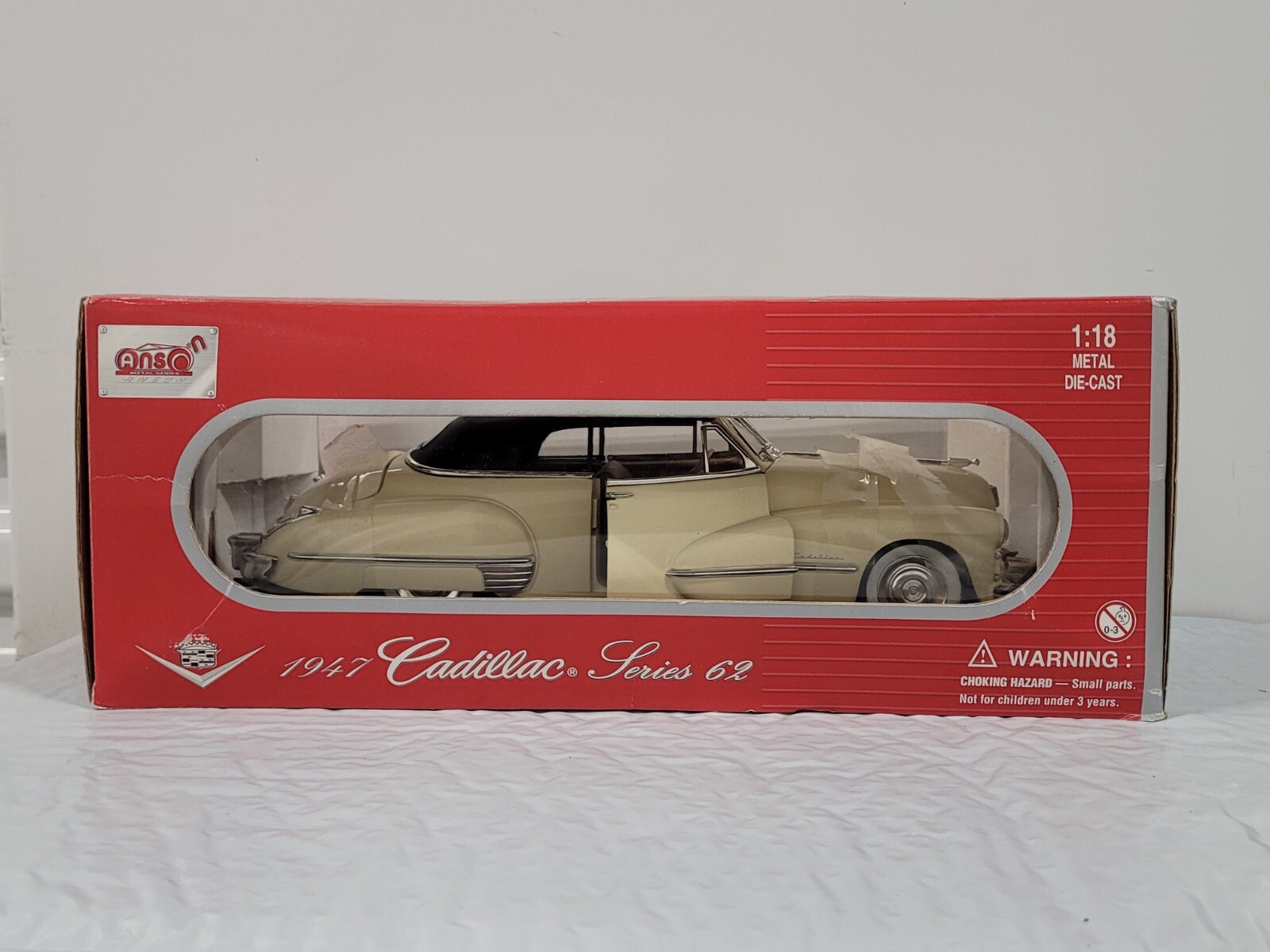 ＡＮＳＯＮ　1947　キャデラック　シリーズ　62 箱付き Anson 1/18 Scale Model Car 30335 - 1947 Cadillac Series 62