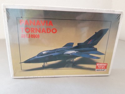 XJ035 ACADEMY 1/144 maquette avion 1638 Panavia Tornado