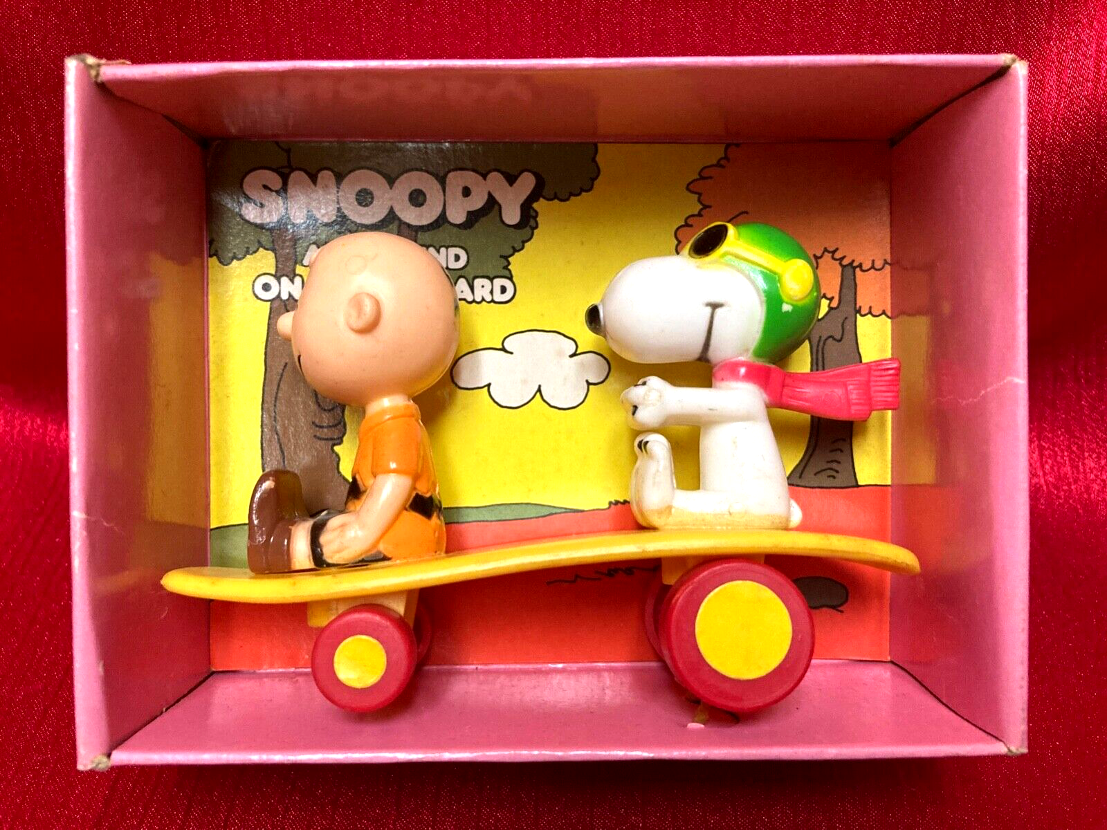 AVIVA　スヌーピー　SNOOPY　スケボー　チャーリーブラウン　ミニカー NEW VINTAGE PEANUTS MINI SKATEBOARD with SNOOPY as FLYING