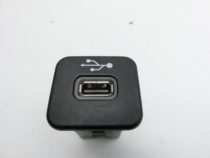 Jeep Compass II 17-21 USB Lade-Buchse Anschluss Jeep Compass II 17-21 12.08.2019 735579645 33288989-02 5UV99LXHAA... Vorschau 2