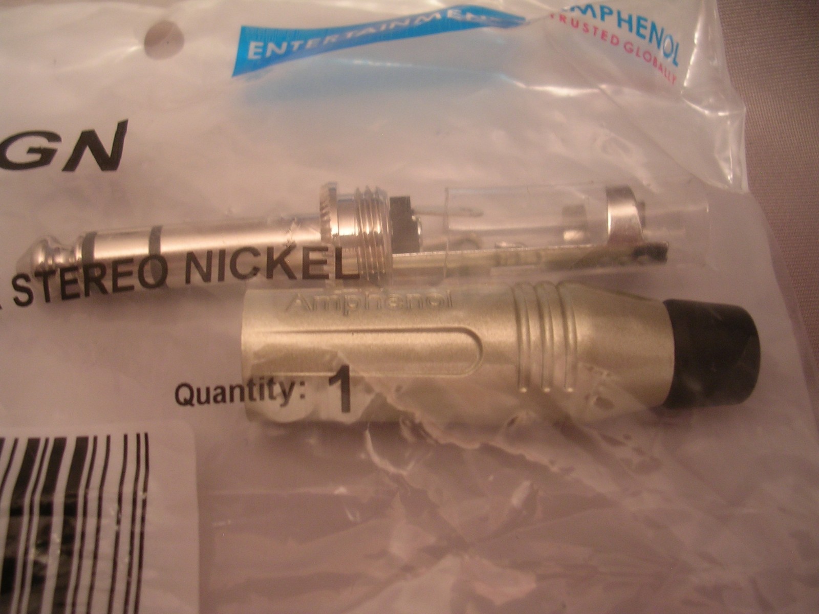Amphenol  ¼