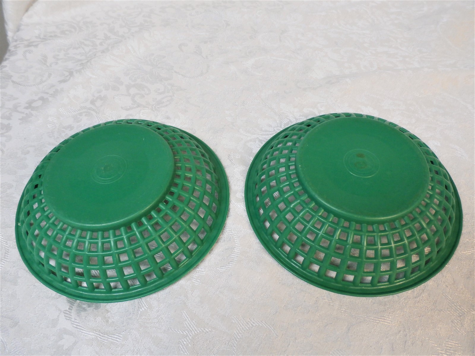Set of 2 Green Plastic Snack Baskets 8