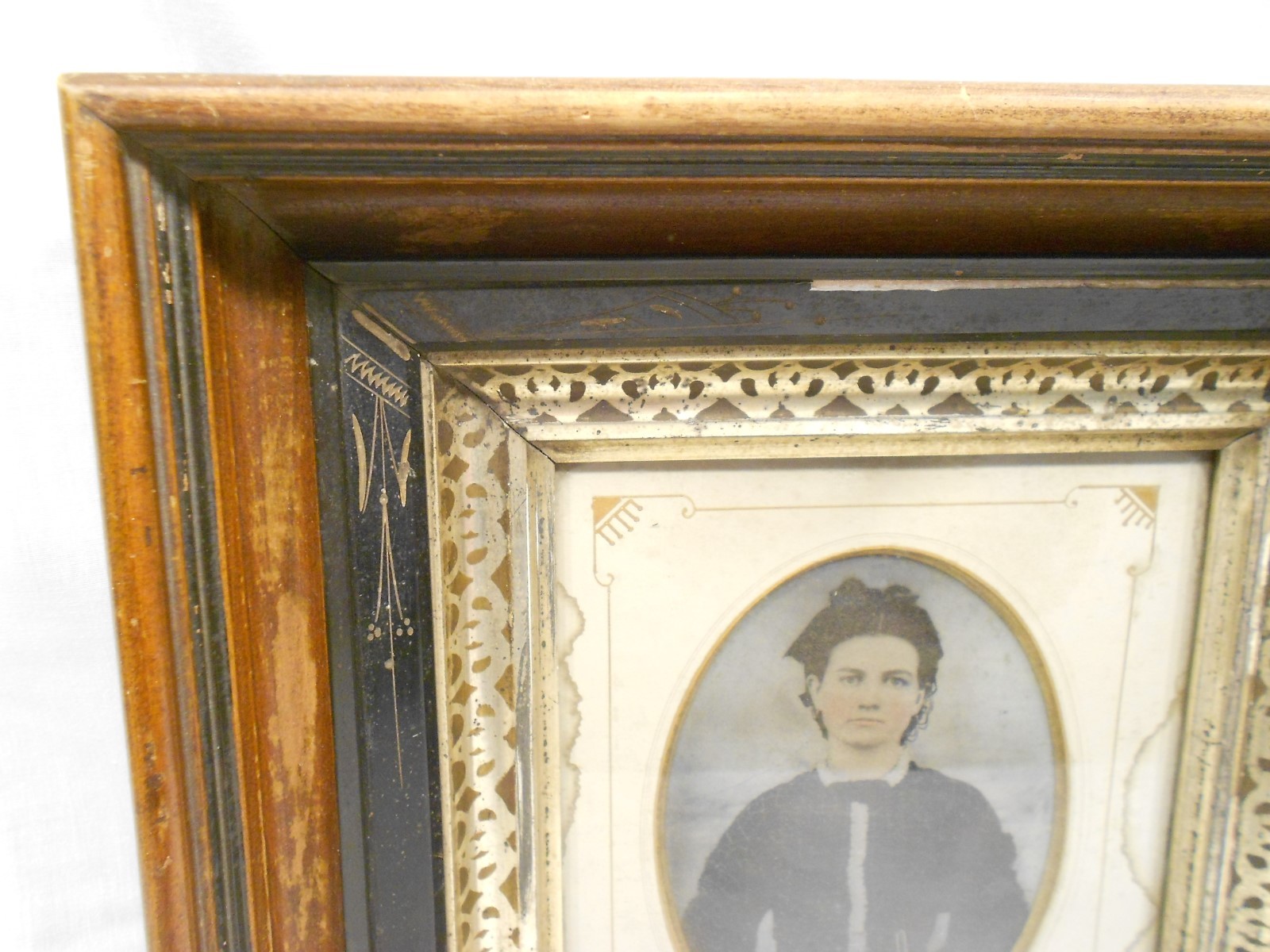 ANTIQUE HAND CRAFTED PICTURE FRAME WITH TIN PLATE PICTURE