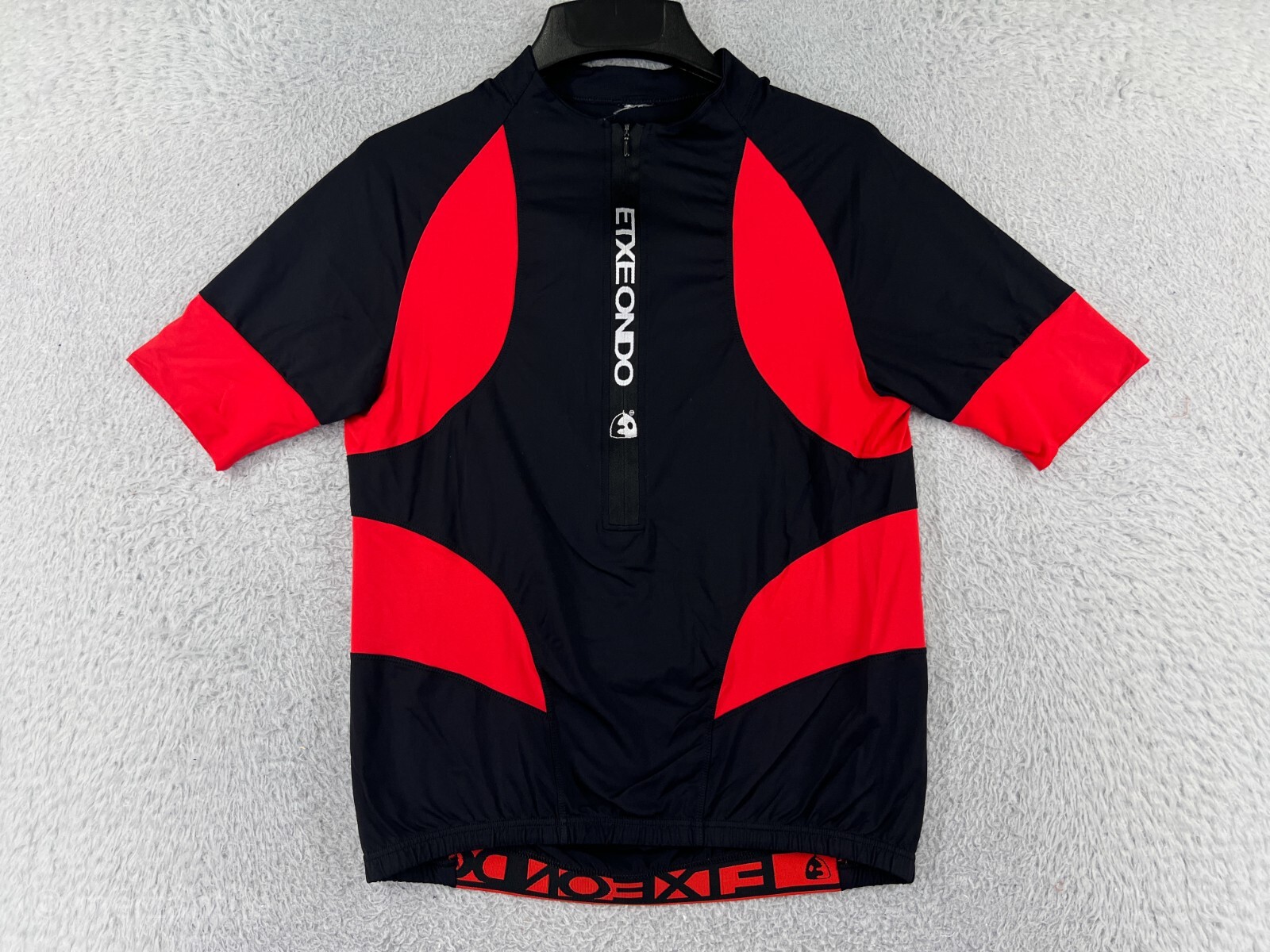Etxeondo Gizon ジャージ size:M ブラック/レッド Etxeondo Cycling Jersey Adult Small Red Black 1/2 Zip Rear