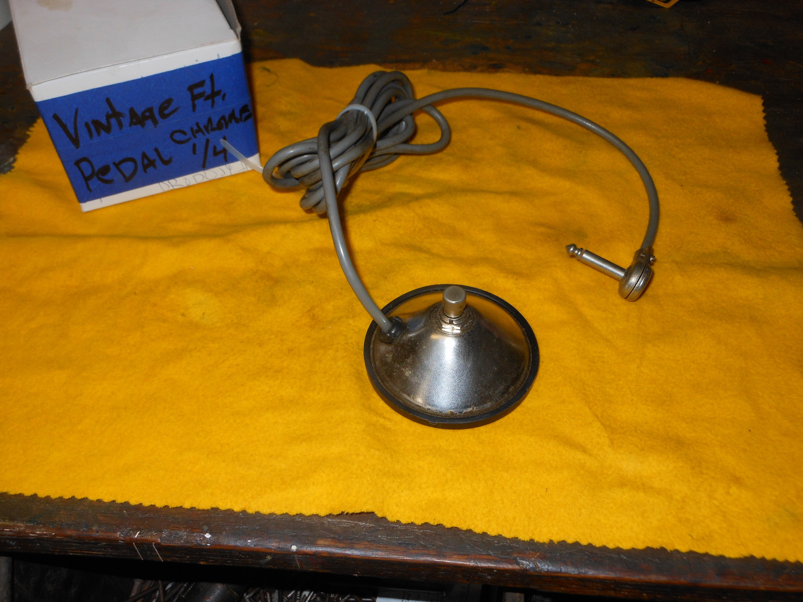 Fender 1-Button FootSwitch Foot Switch 1/4