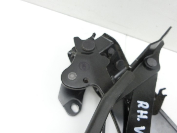 BMW E88 120d LCI 08-11 Cabrio Scharnier für Verdeck Rechts Hinten BMW E88 120d LCI 08-11 11.03.2010 7174773 7174774... Bild 4