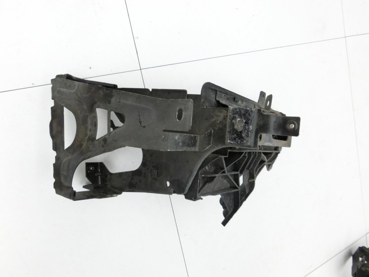 BMW F11 10-13 5er 525D Kombi Halter Träger Aufnahme Führung für Scheinwerfer Rechts Vorne  - Bild 3