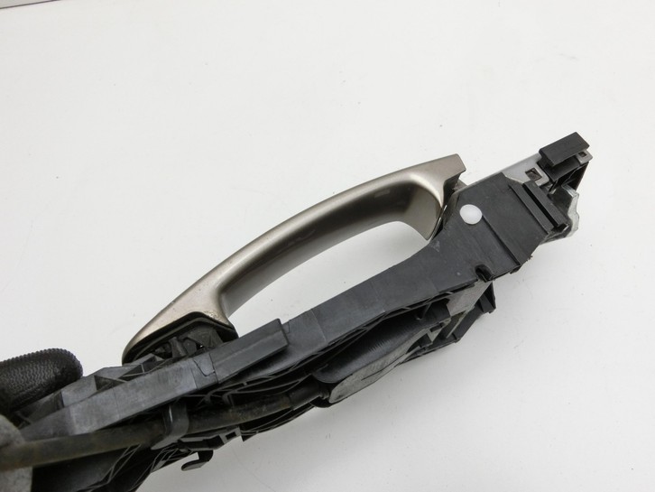 VW Tiguan 5N 11-16 Türgriff Griff aussen Links Vorne LA1X VW Tiguan 5N 11-16 12.12.2012 5N0837205M 5N0837017E... Vorschau 3
