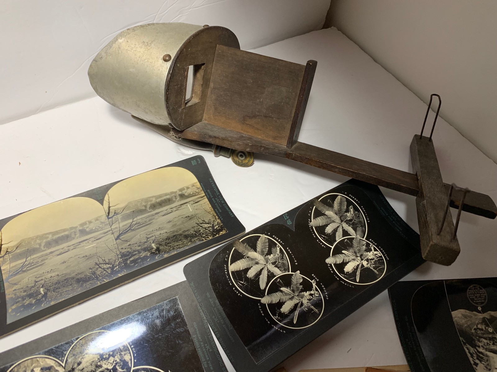 The Keystone Eye Comfort & Depth Perception Series-Stereoscope viewer & 30 cards