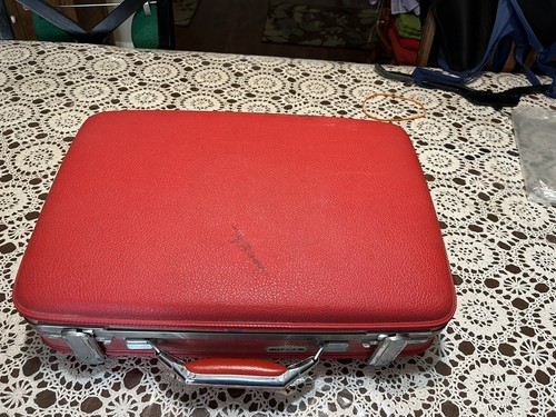 American Tourister TIARA Suitcase Red Hardshell Vintage Travel Bag Retro 19 American Tourister TIARA Suitcase Red Hardshell Vintage Travel Bag Retro 19