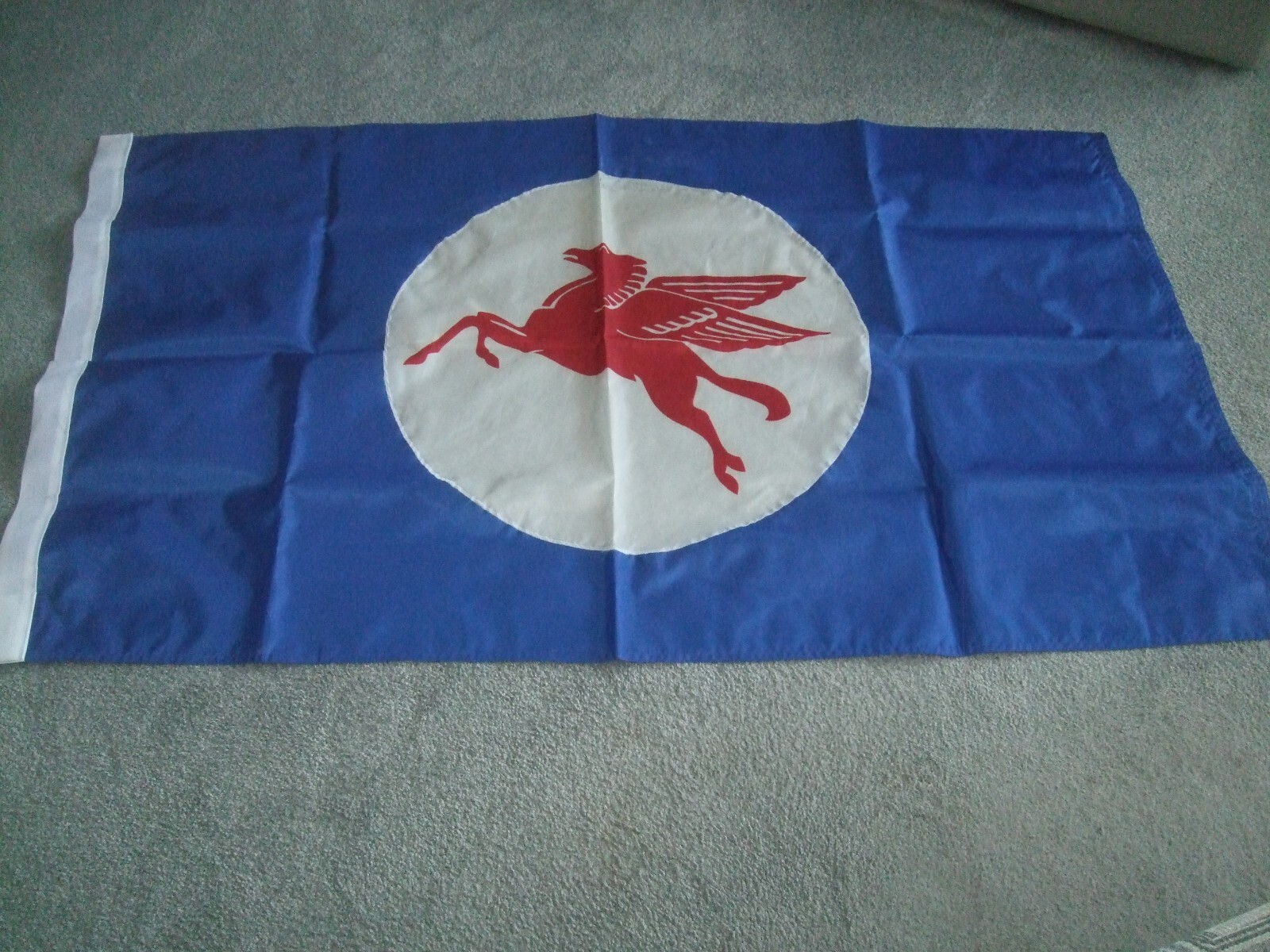 Mobil　ペガサス　旗 Large Mobil Oil Pegasus Flag (38 x 50) | eBay
