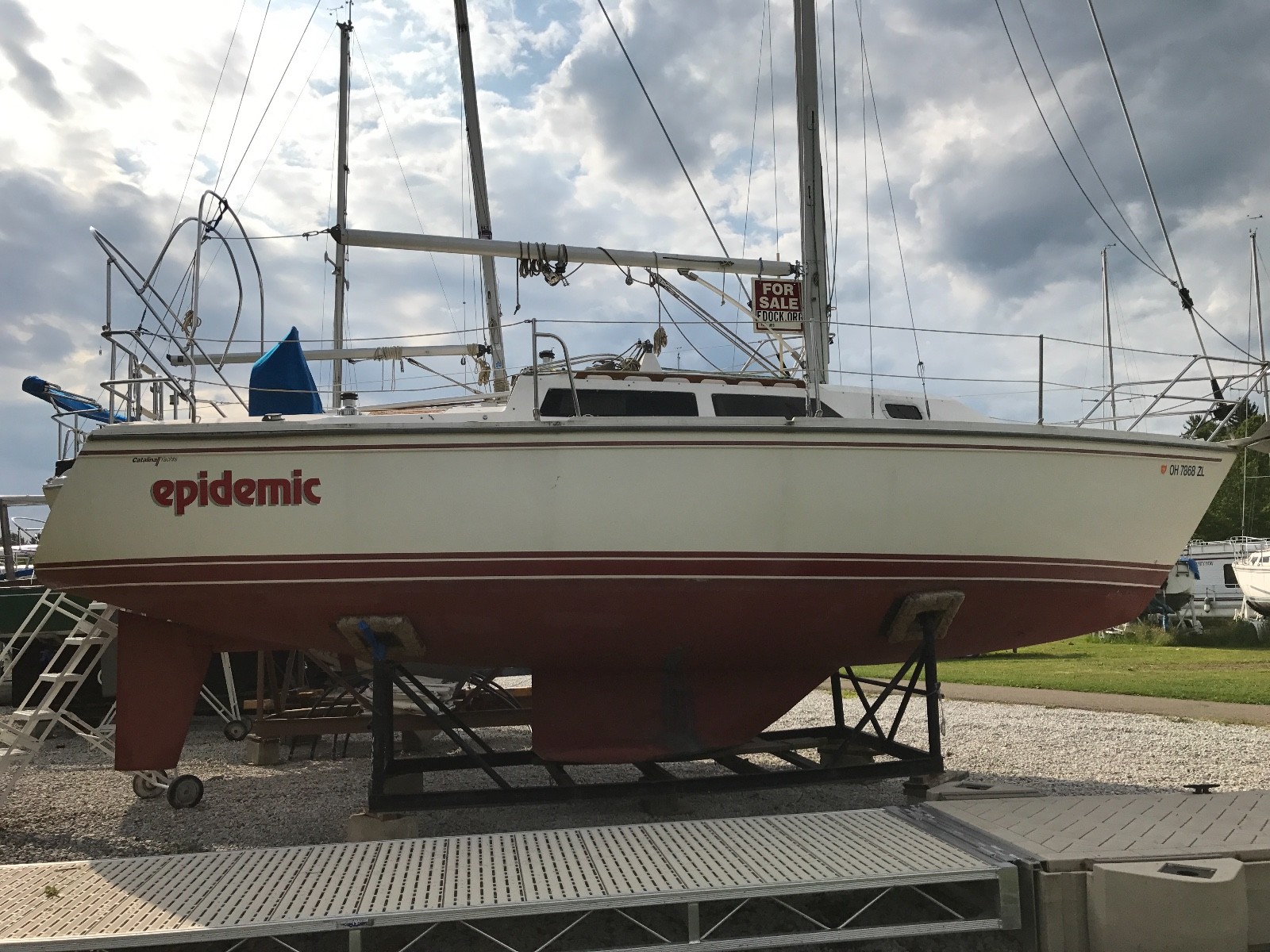 1991 CATALINA C-28, TALL RIG, WING KEEL, WALK THRU TRANSOM, EQUIPMENT INC.- OBO