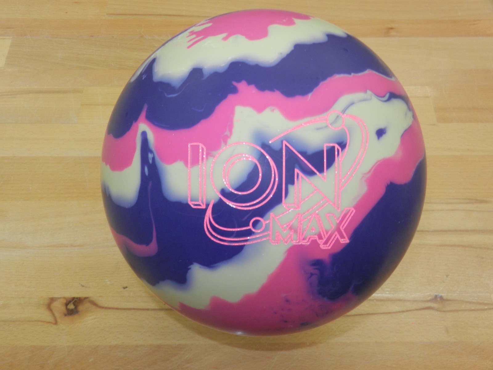 ION MAX 15ポンド[storm] NIB 15# Storm Ion Max Bowling Ball- 15.3/3.5-4