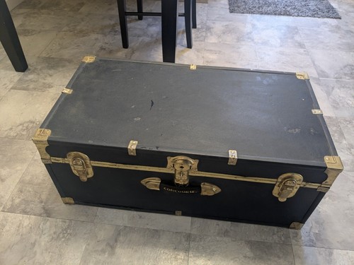 innovator Vintage trunk 約29L Vintage Innovation New York Steamer Trunk | Chairish